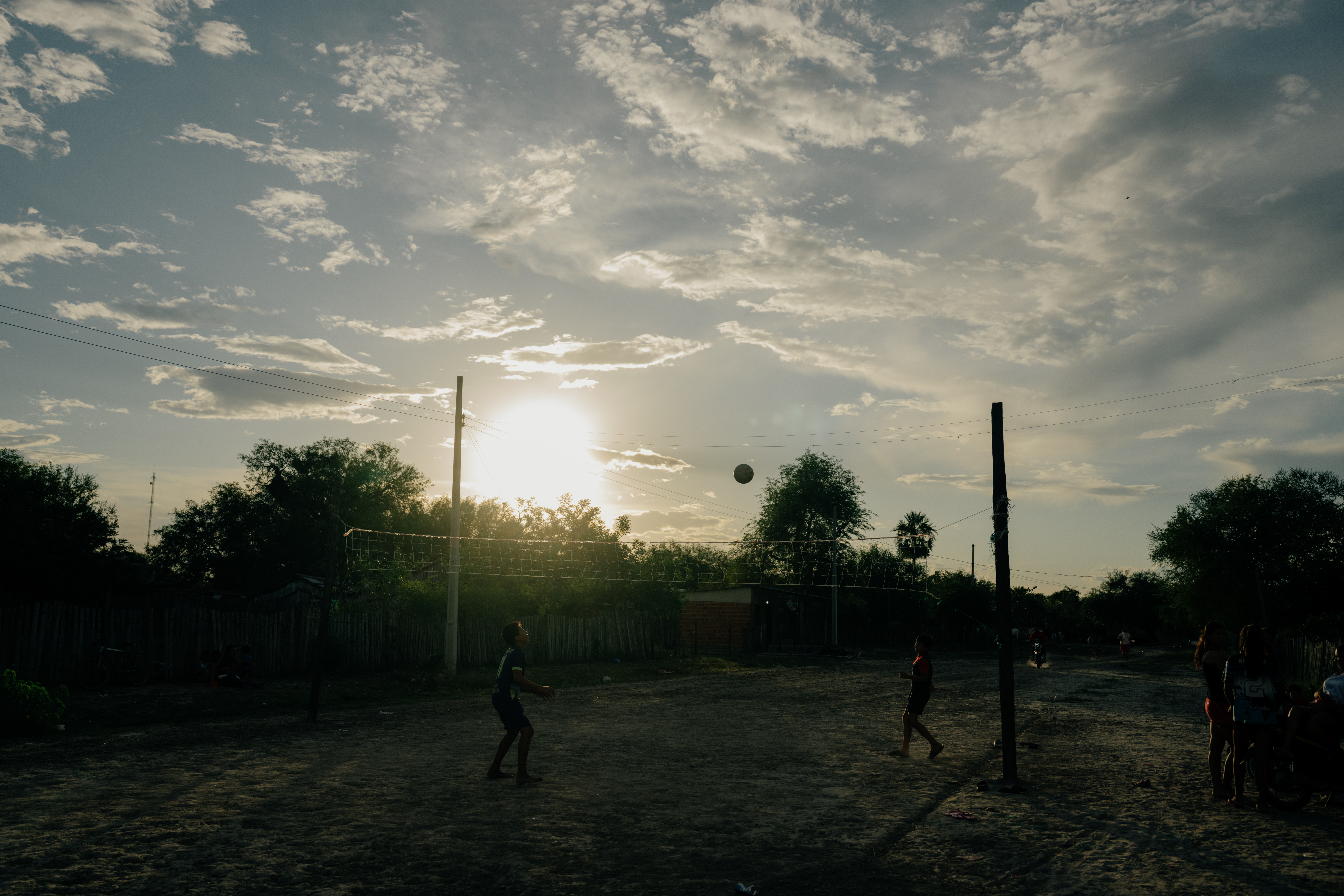 Niños disfrutando de la tarde