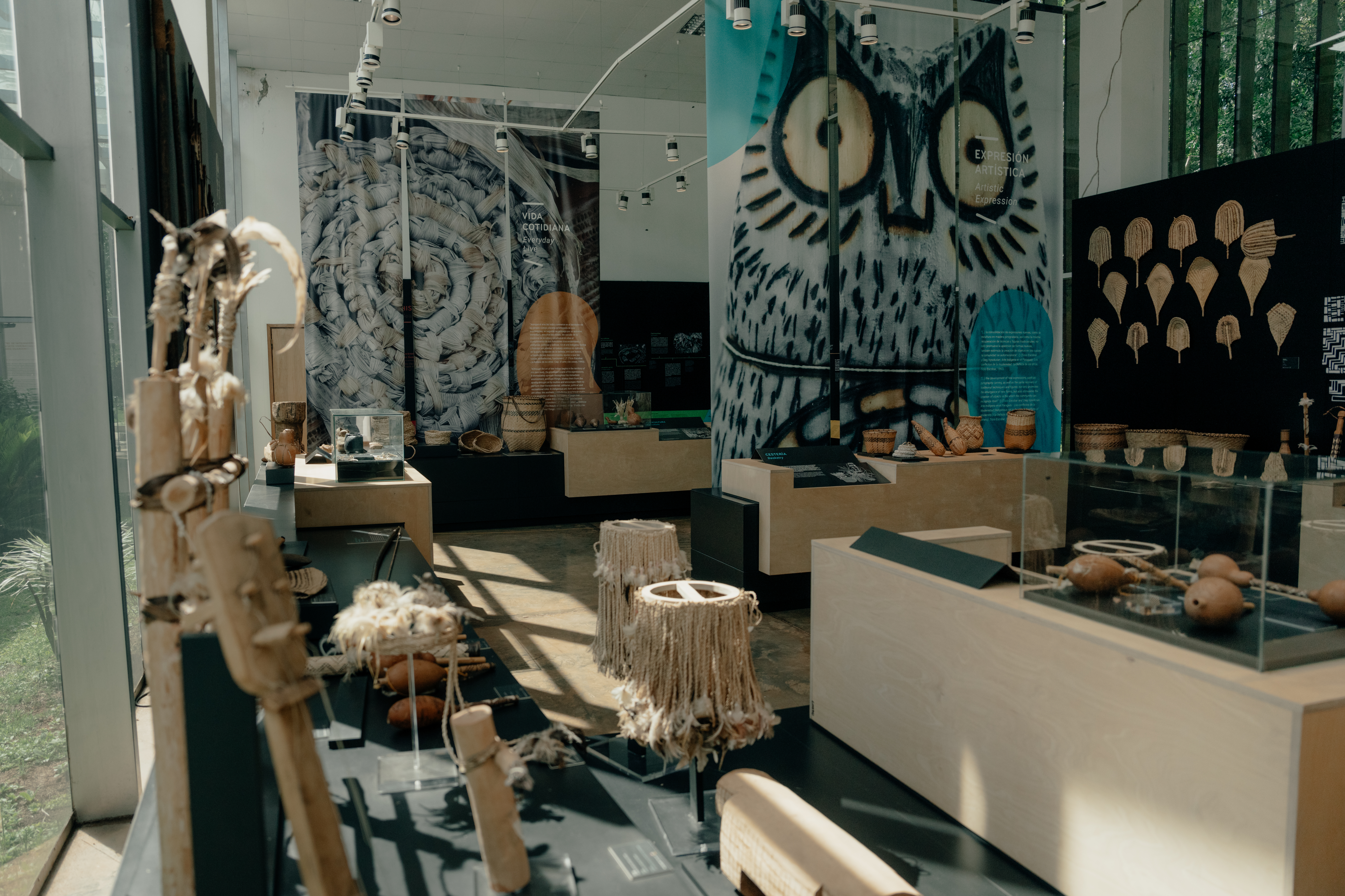 Exposición de artesanía de los guaraníes