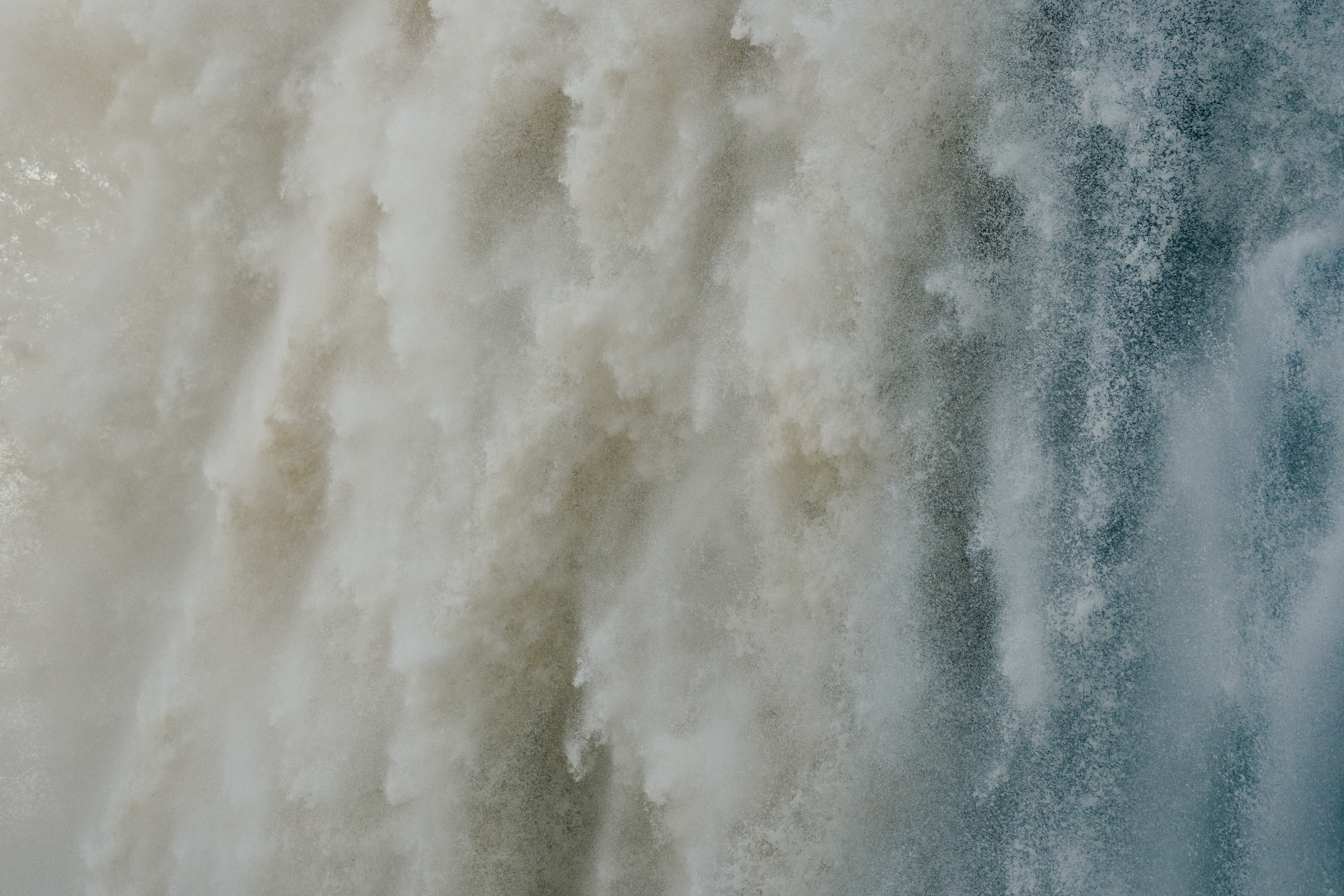 Primer plano de la caída del agua