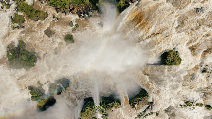 Toma panorámica del encuentro de caídas del salto