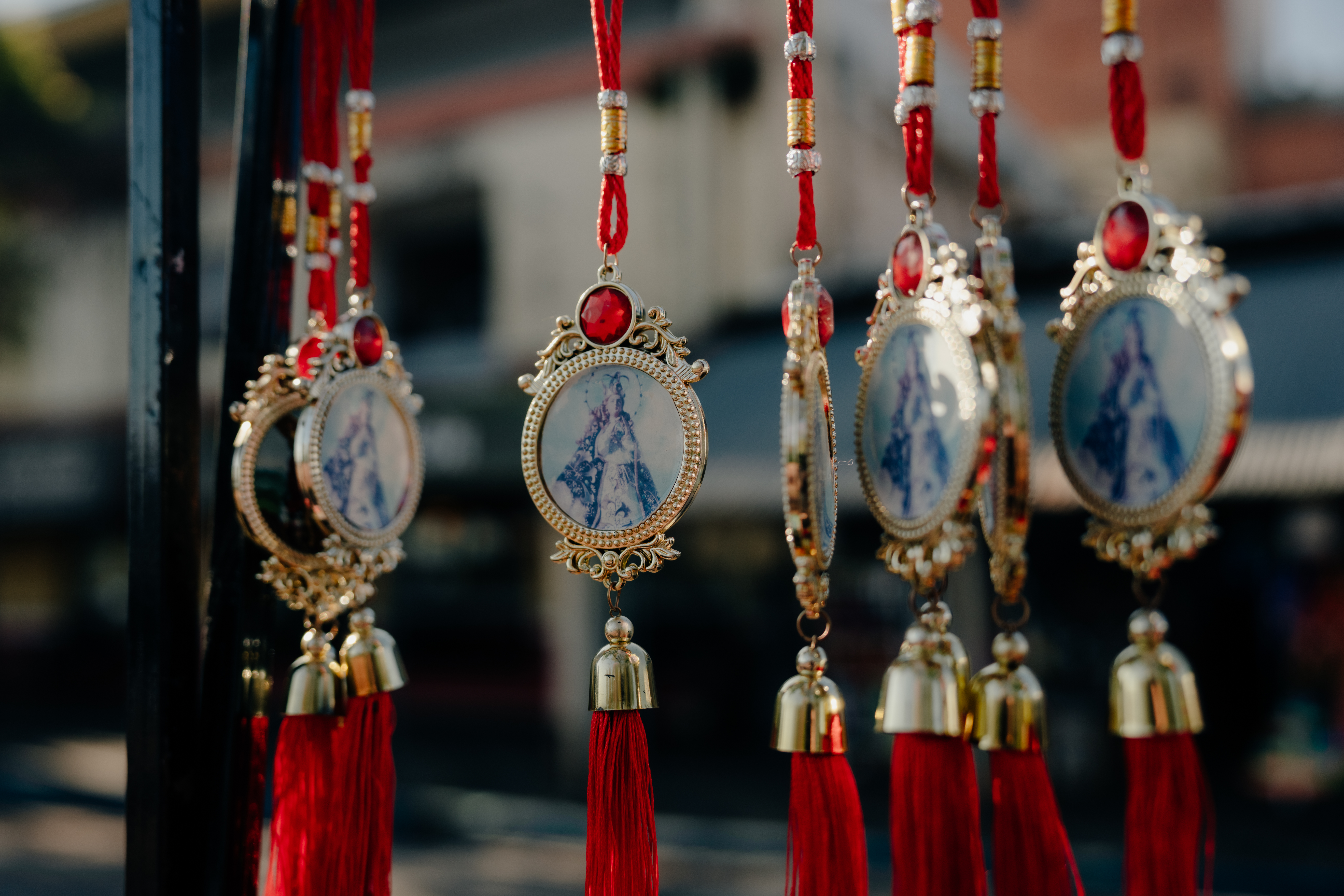 Detalles de artesanía religiosa