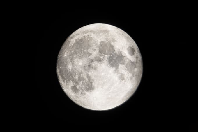 Luna llena captada en Yaguarón