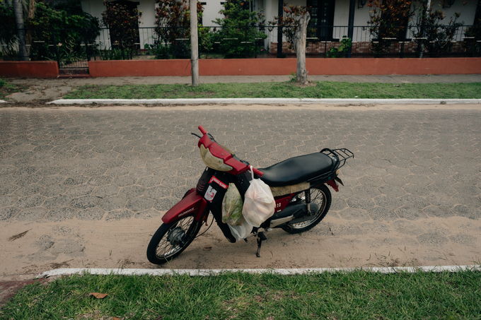Motocicleta estacionada